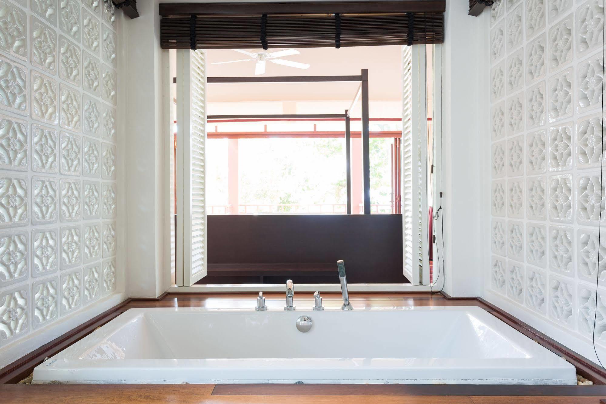 Amatapura Beachfront Villa 15, Sha Certified Ao Nam Mao Exterior photo