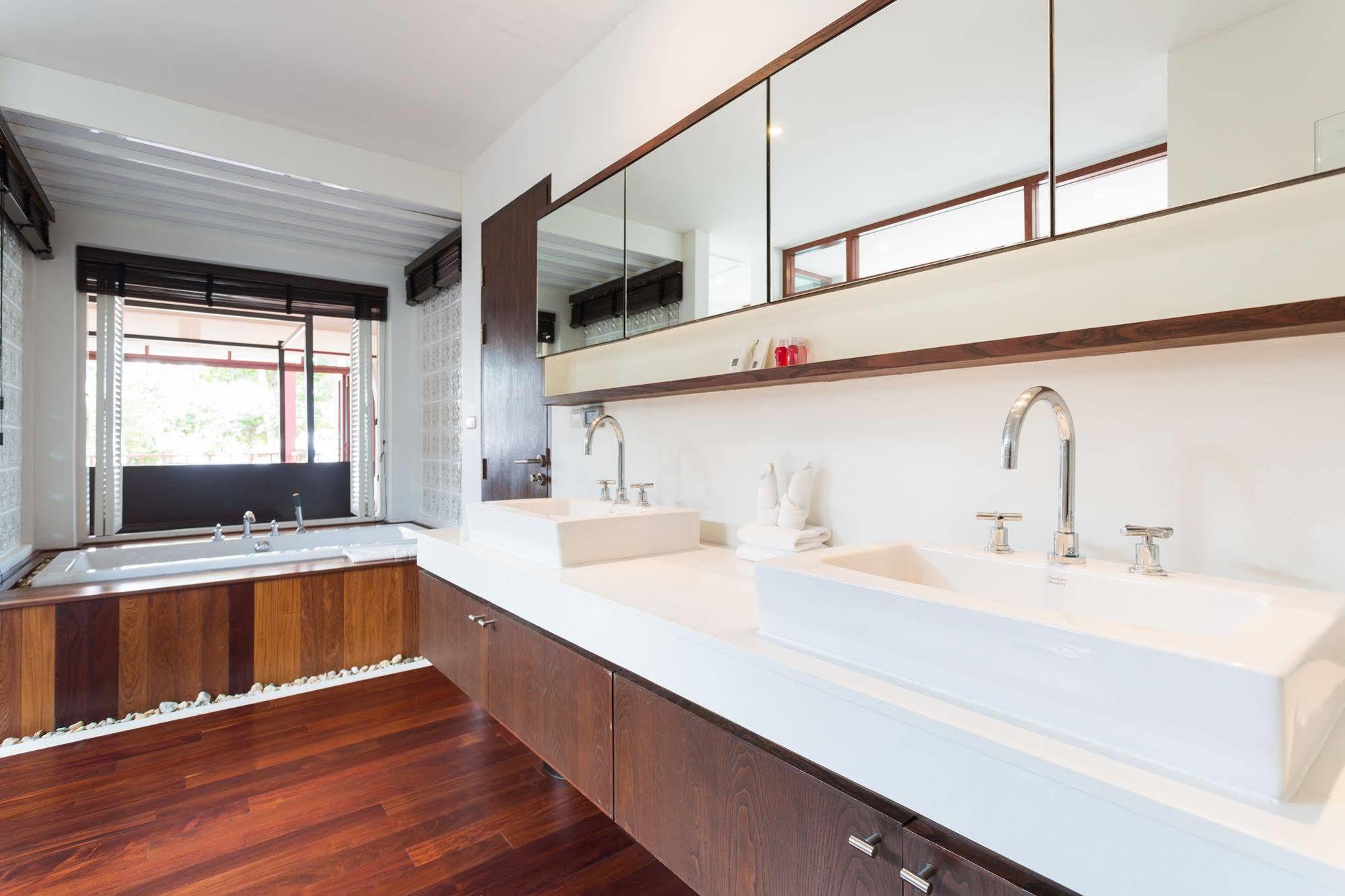 Amatapura Beachfront Villa 15, Sha Certified Ao Nam Mao Exterior photo